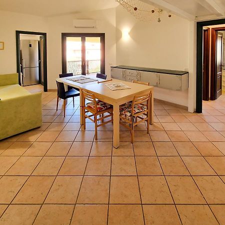 Murphy Holiday Home - Residenza Aldo Moro 02 Ла-Маддалена Екстер'єр фото